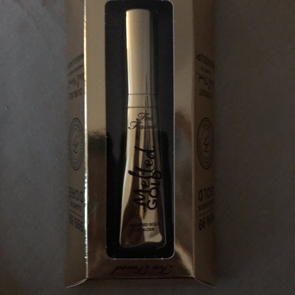 Too faced melted gold lipgloss